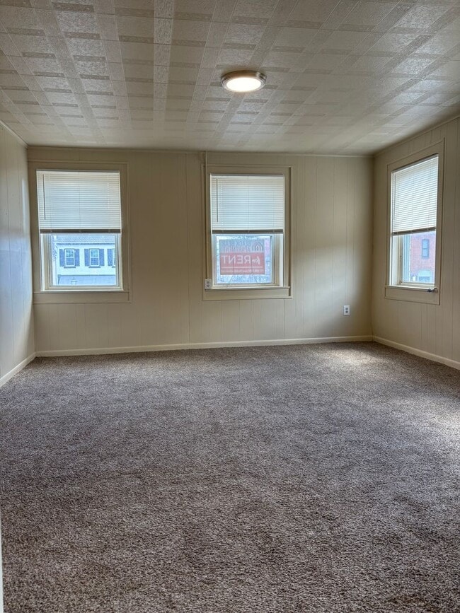 Building Photo - North Corner Unit Apt 201