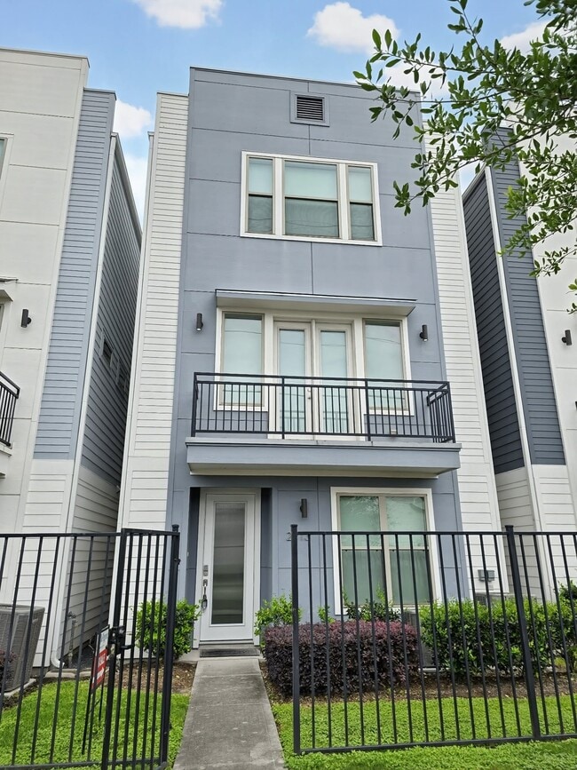 Building Photo - 2613 Hutchins St