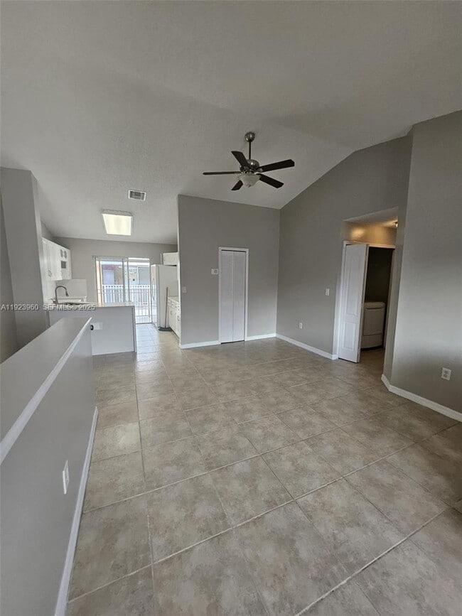 Photo - 2527 W 76th St