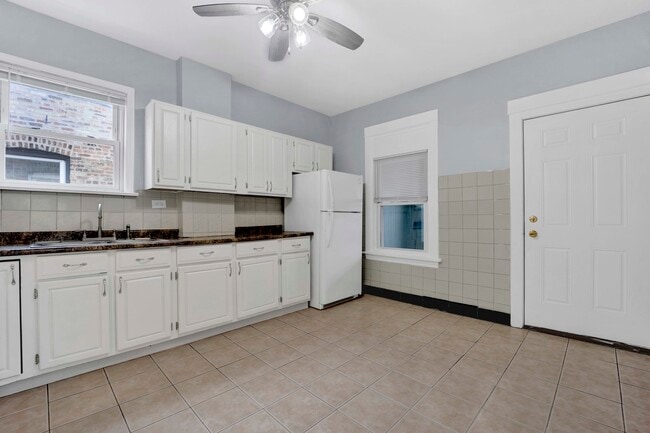 Photo - 5015 W Montrose Ave