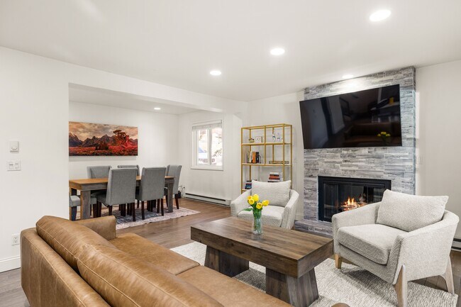 Photo - 650 S Monarch St