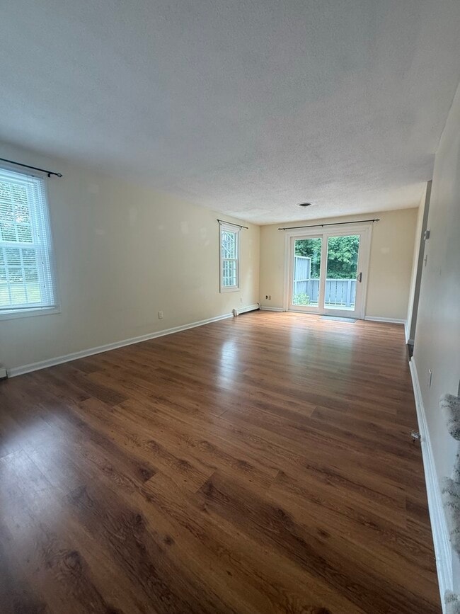 Photo - 303 Twin Lakes Dr