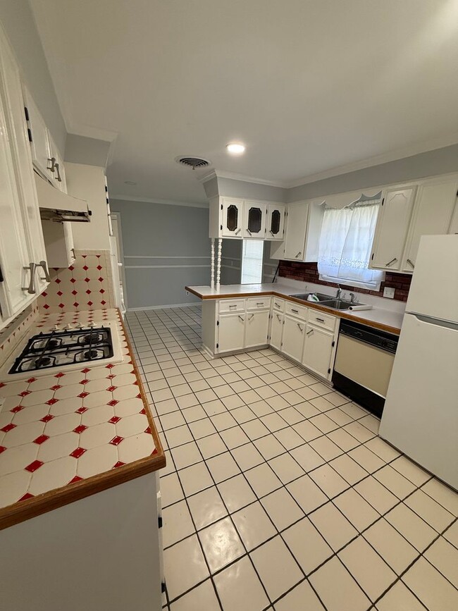 Photo - 4 Bed 2.5 Bath House