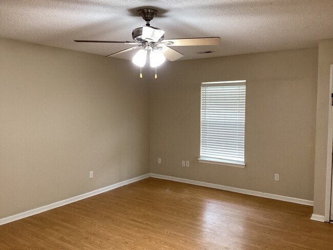 Photo - 1009 Friartuck Trl