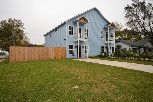 Building Photo - 7403 Buena Vista St Rental