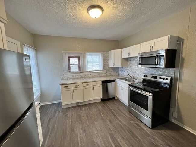 Photo - 815 Logan St SE Unidad #1