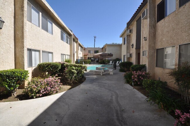 Photo - 24411 Newhall Ave Apartamento Unidad 203