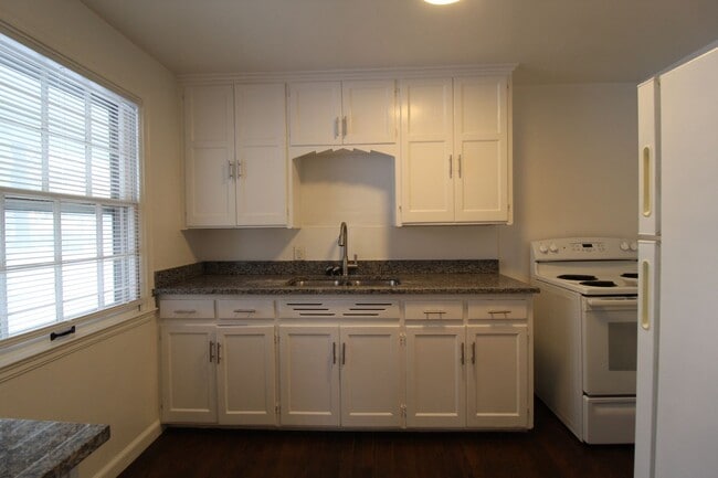 Photo - January FREE On This 1 Bedroom 1 Bath Duplex in Navy Hill Area in Olathe