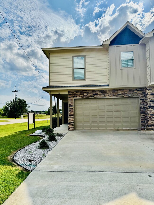 Photo - 5100 Westgate Ln Townhome