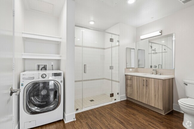 2 Bedroom A 2BR, 2BA - 816SF - Bathroom 1