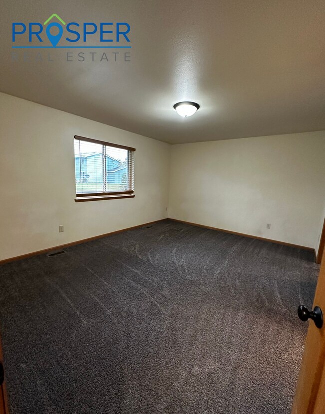 Photo - Charming Comfort Meets Prime Eau Claire Location!