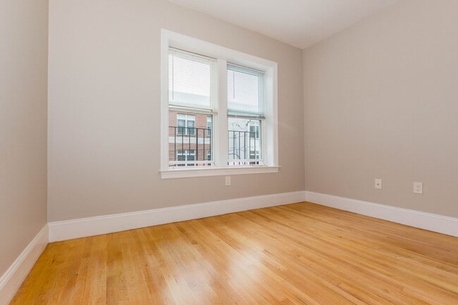 Photo - 2BR/1Bth unit. Great location. Vacant, rea...