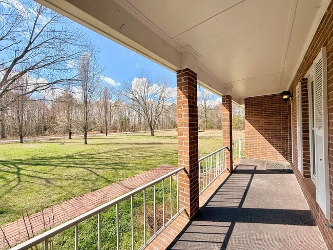 Photo - Charming 3 Bedroom Home for Rent!