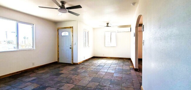 Sala de estar/Comedor - 621 W Solana Ave