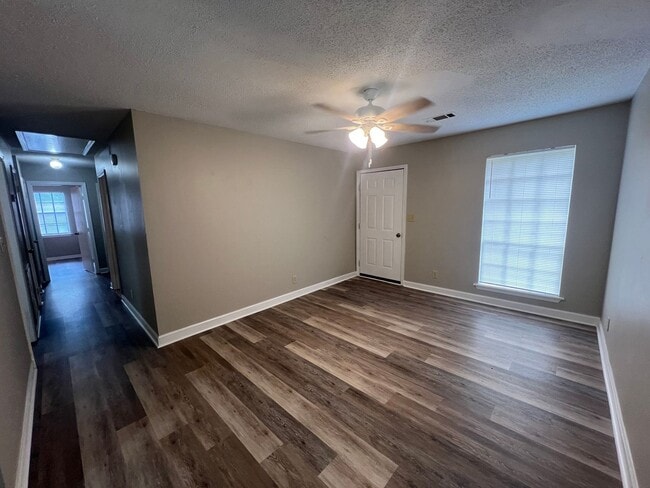 Photo - 3 bedroom 1 bathroom off Kicker Rd