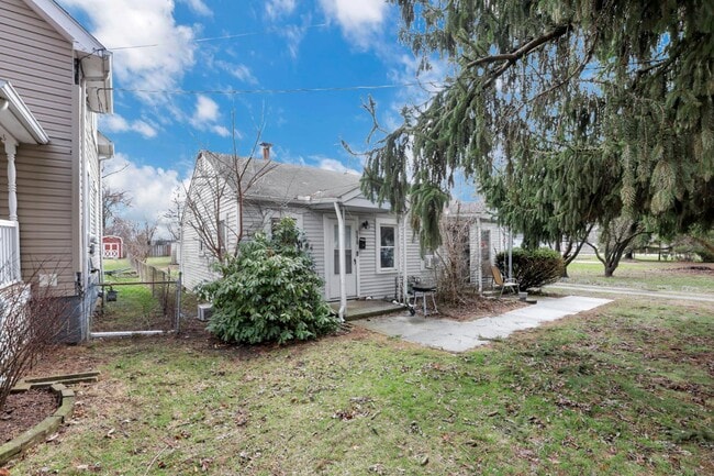 Photo - 590-592-592 Robinwood Ave