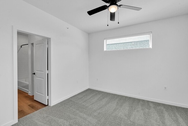 Photo - 1588 Bernard St
