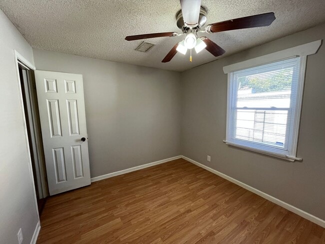 Photo - 102 Joiner Ave