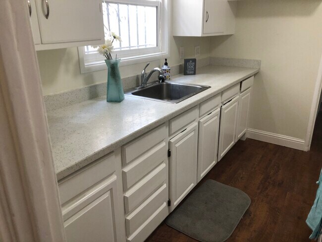 Photo - 3215 Star Ave