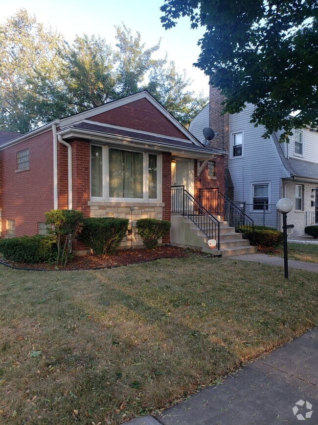 Building Photo - 9101 S Paxton Ave Rental