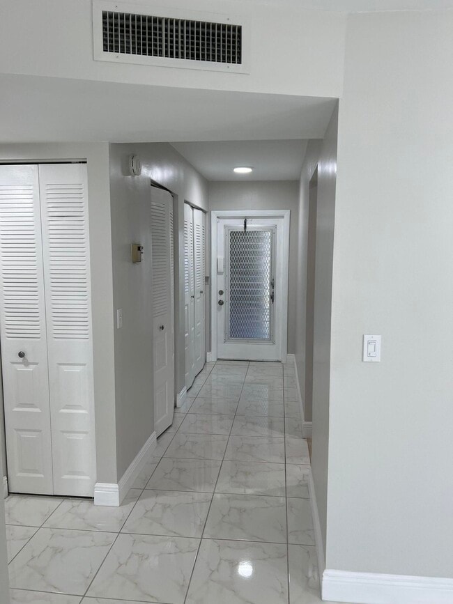Photo - 24 Abbey Ln Unit 204
