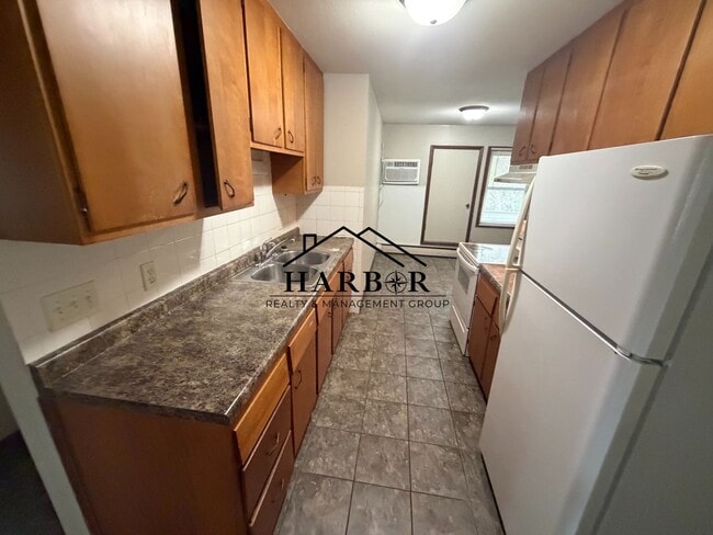 Building Photo - 204 11th Ave NW Unit 204 - 903