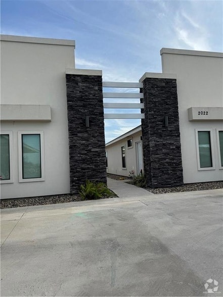 Building Photo - 2022 Summerland Ln Unit 4 Rental