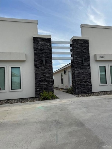 Building Photo - 2022 Summerland Ln Unit 4 Rental