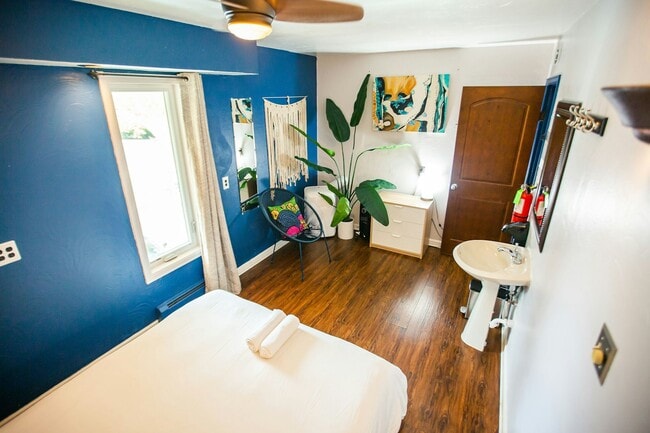Photo - 706 E Stuart St Unidad Navy
