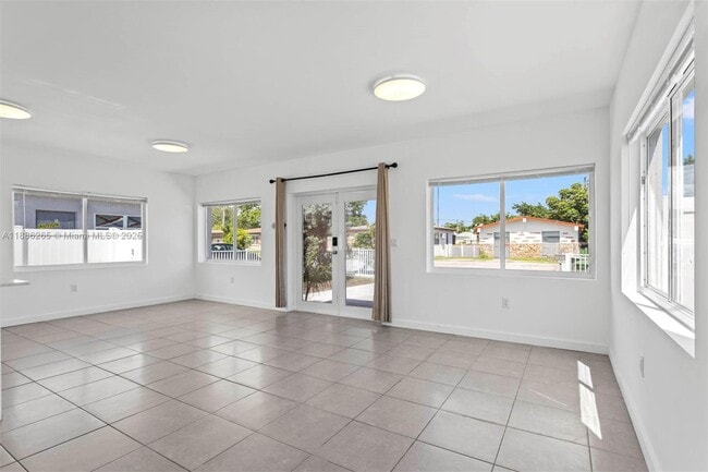Photo - 737 NW 4th St