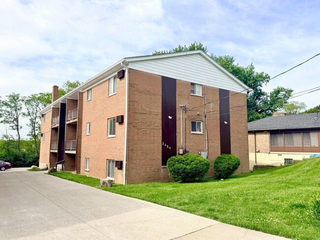 Building Photo - 2459 Montana Ave Unit 04