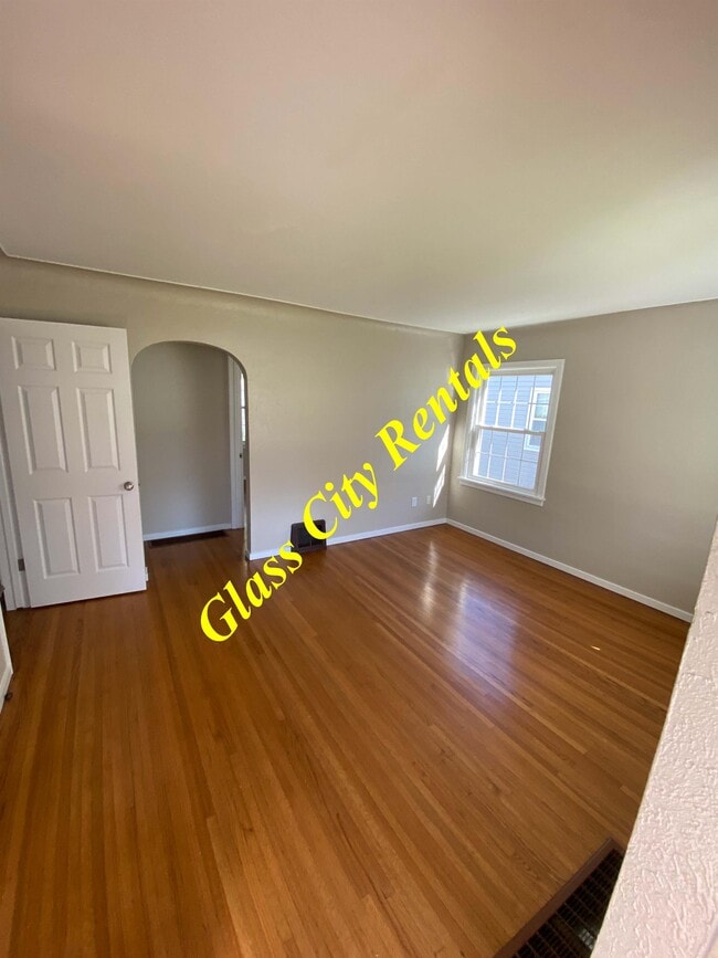 Photo - 3217 Escott Ave