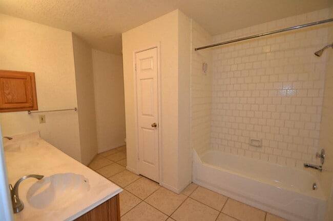 Building Photo - 2739 Blue Mist Dr