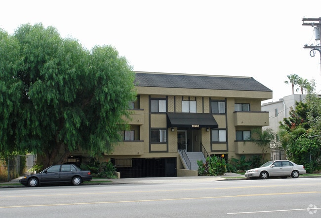 Building Photo - 14942 Burbank Blvd