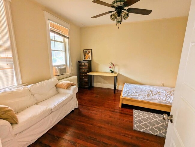 Building Photo - 617 Irving St NW Unit IrvingA Rental