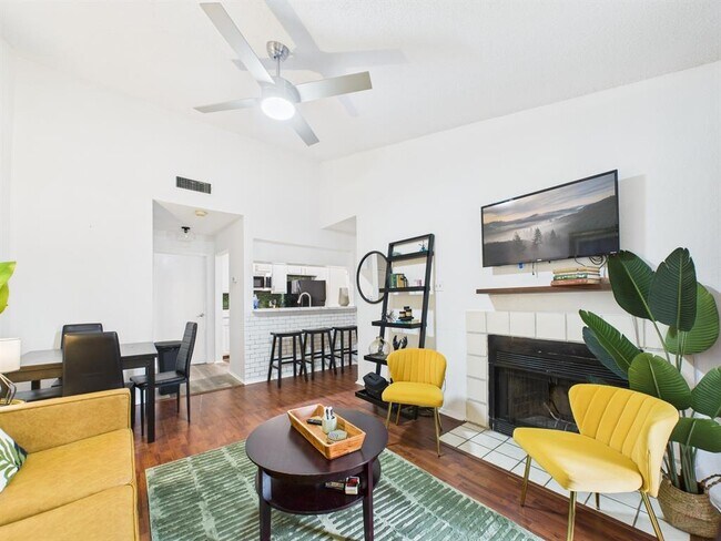 Building Photo - 806 W 24th St Unit 300