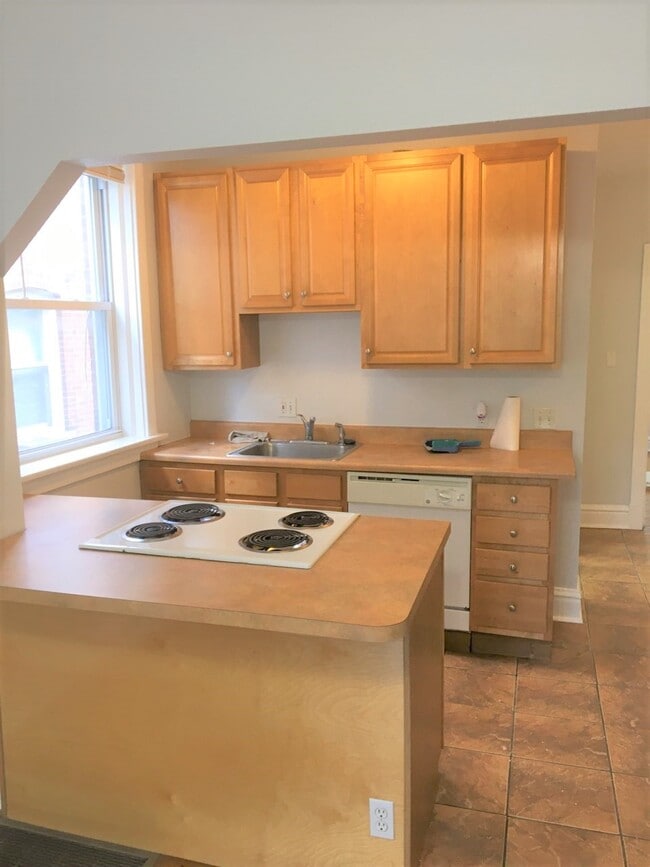 Building Photo - 4540 Flad Ave Unit E