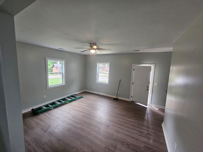 Photo - 402 Floyd St