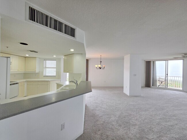 Photo - Beautiful Annual 7th floor Condo with Stunning Ocean Views 3/2