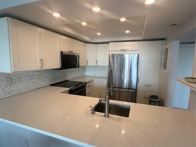 Photo - 555 NE 15th St Unidad 23B
