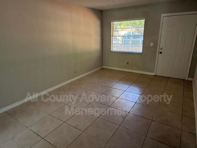 Photo - 627 Wildwood Way