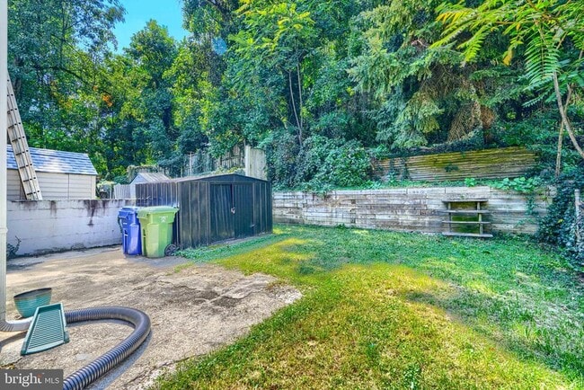 Photo - 6110 Everall Ave