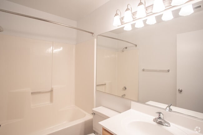 2BR,2BA,-975SF Classic - The Courts at Yorkshire Downs