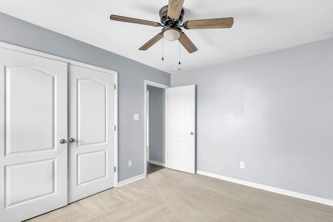 Photo - Follow the Yellow brick Road to 4906