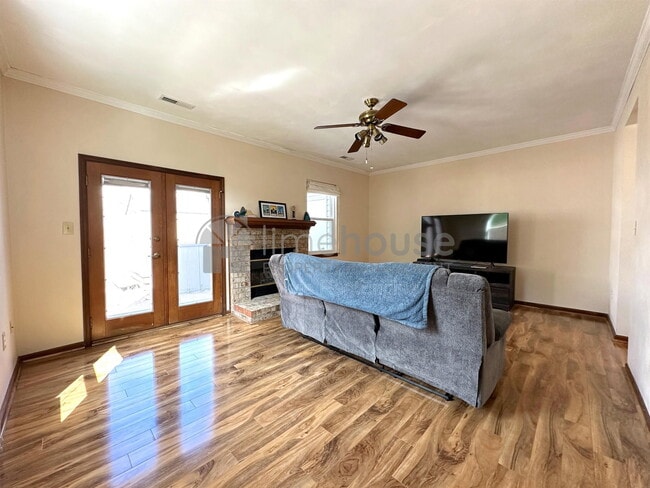 Photo - 400 Greenview Dr