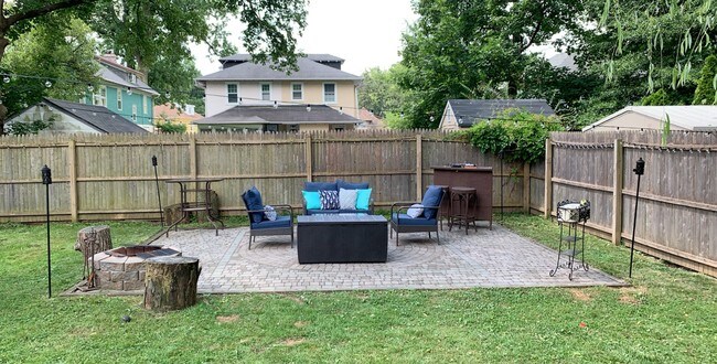 Shared backyard - 322 Paxson Ave Apartamentos Unidad B