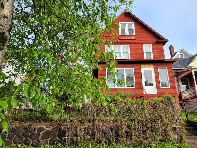 Building Photo - 1127 E 6th St Unit 1