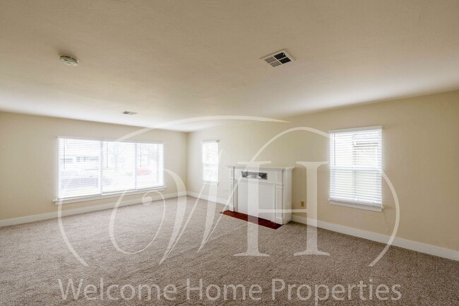 Photo - 24 NE Ash Ave Unit 24 Ash Ave A