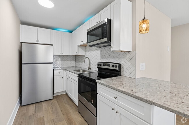 1BR, 1BA - 560SF - Kitchen