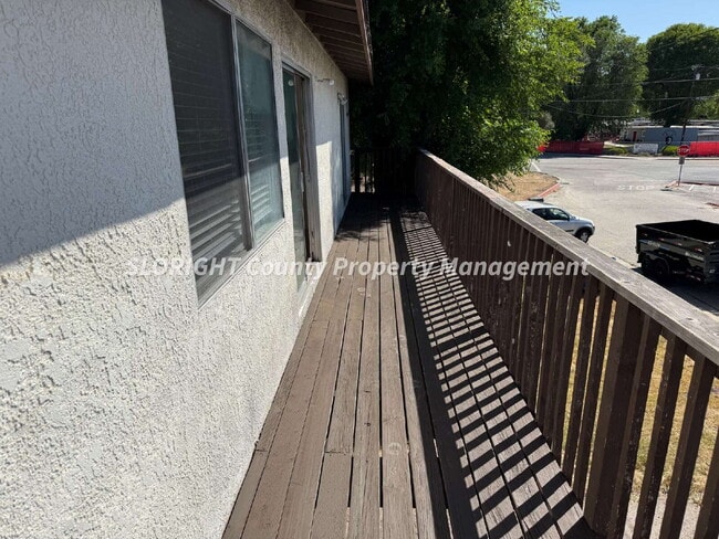 Photo - AVAILABLE NOW - Spacious 4 Bed, 2 Bath Apa... Unit E